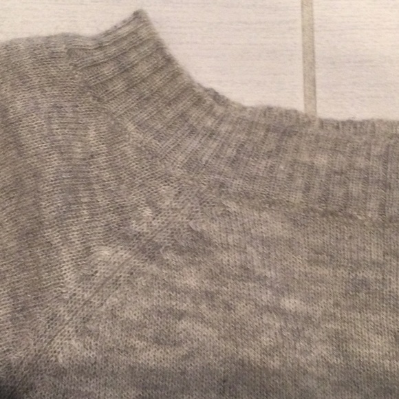 BCBG Thin & Soft Wool Blend Sweater Top - Picture 13 of 14
